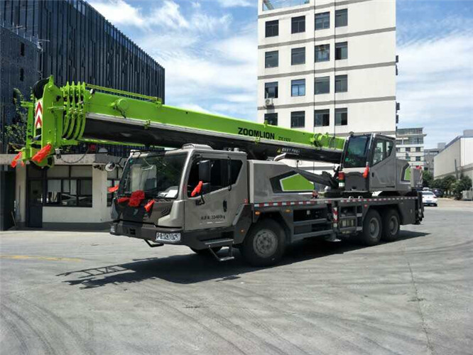 东阳市跨街广告牌的高空安装注意事项