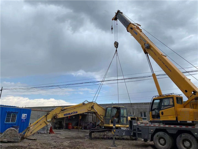 东阳市25吨吊车的工作半径是多少？